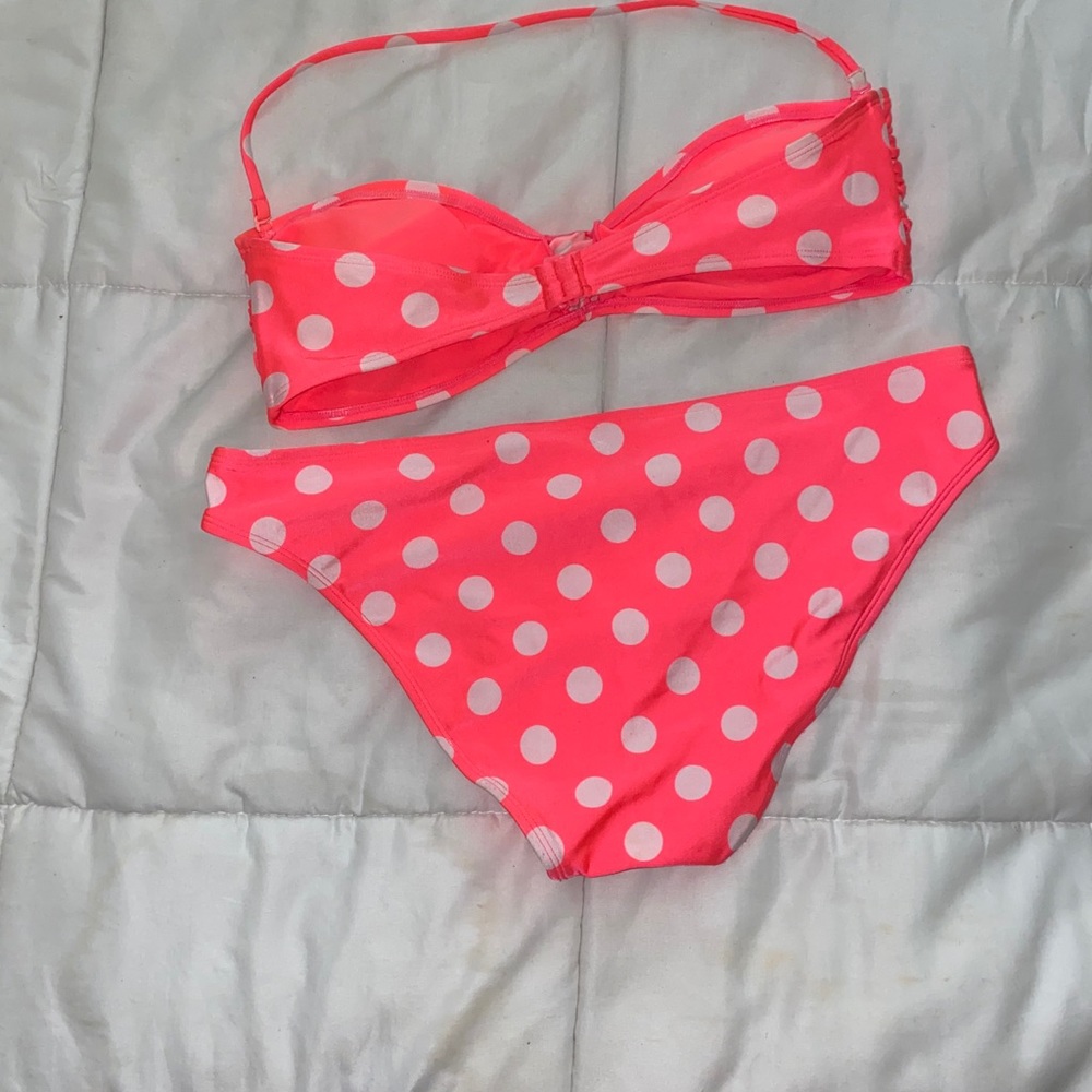 Bikini - Picture 2 of 4